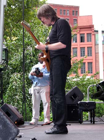 MikeSternJ&Rmusicfest2006iii